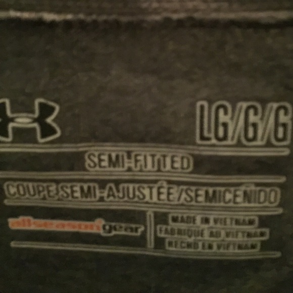 UNDER ARMOR Zip up Sweater (super light) - Picture 3 of 3